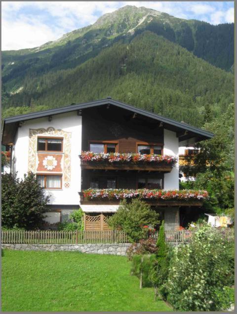 Appartement Haus Lifinar - Carmen Juen à Sankt Gallenkirch Extérieur photo